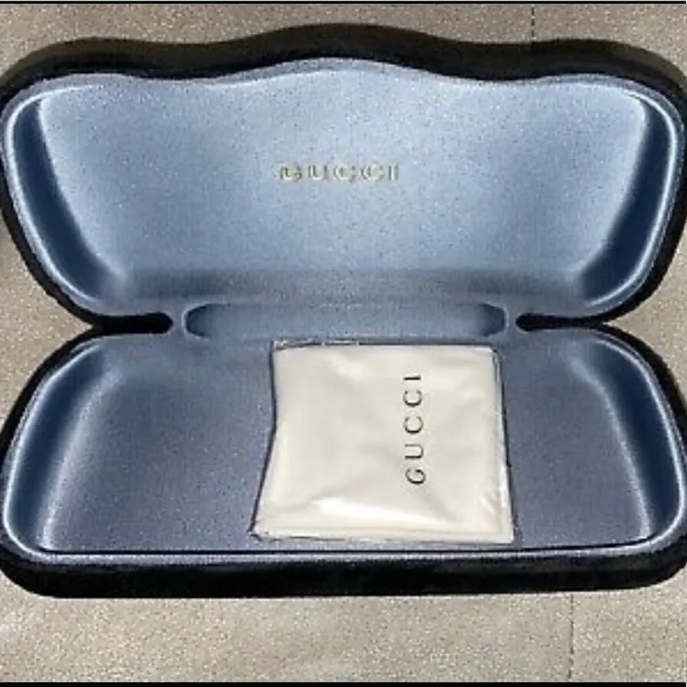 Gucci sunglass valves case & satin dust bag dust c